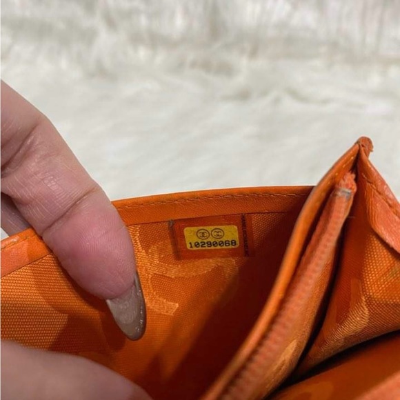 Get Your Hands on a Stunning Chanel Long Wallet Now! $450 - Picture 9 of 10